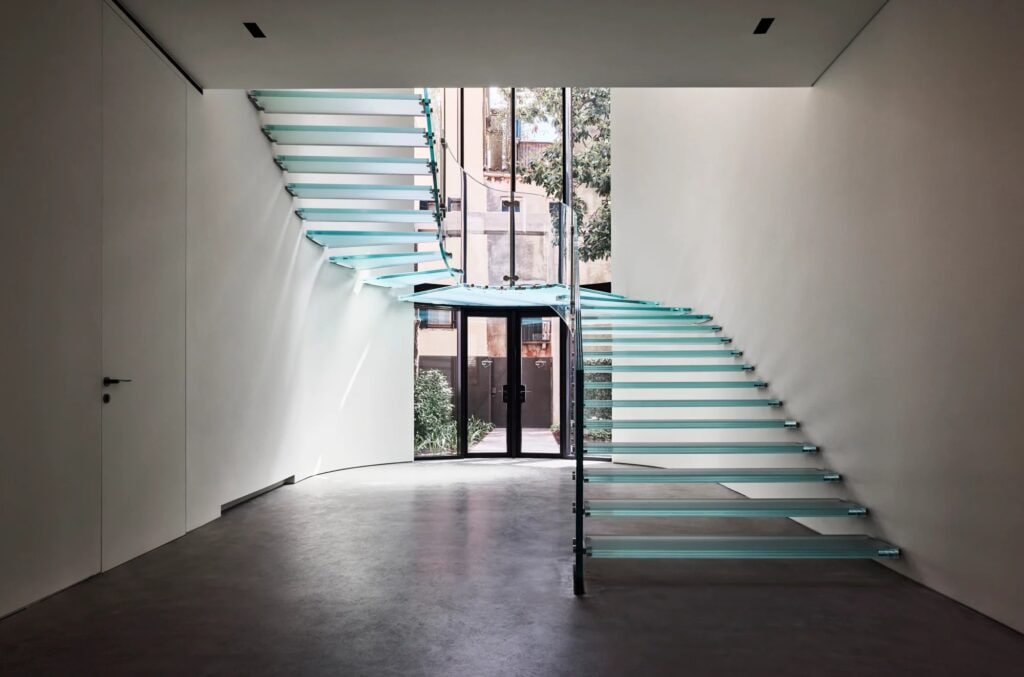 Casa-Sanlorenzo-glass-staircase