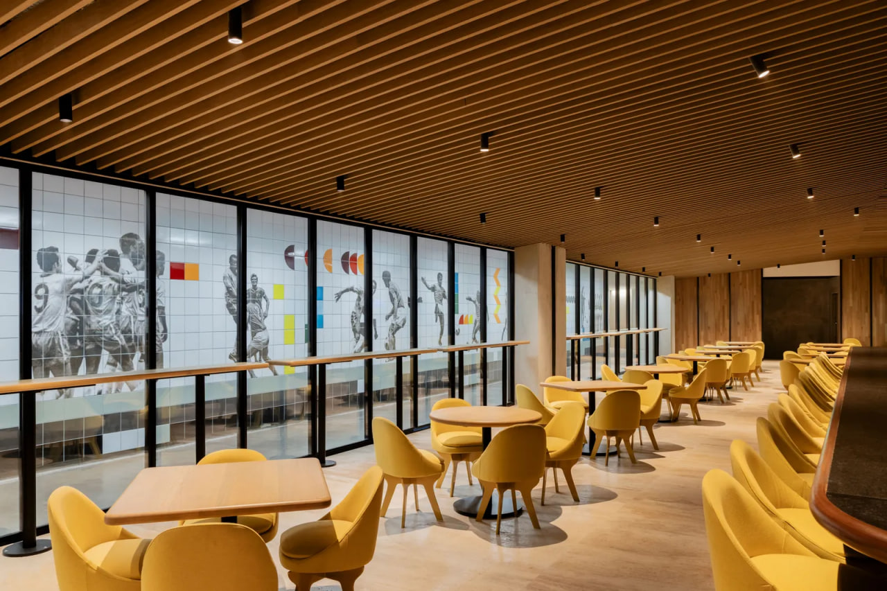 Tunnel Club's yellow EA collection, MoMA-inspired circular ceiling, and a mural narrating the Colossus of Santa Úrsula — history meets design from every seat.
Photo: Zaickz Moz.